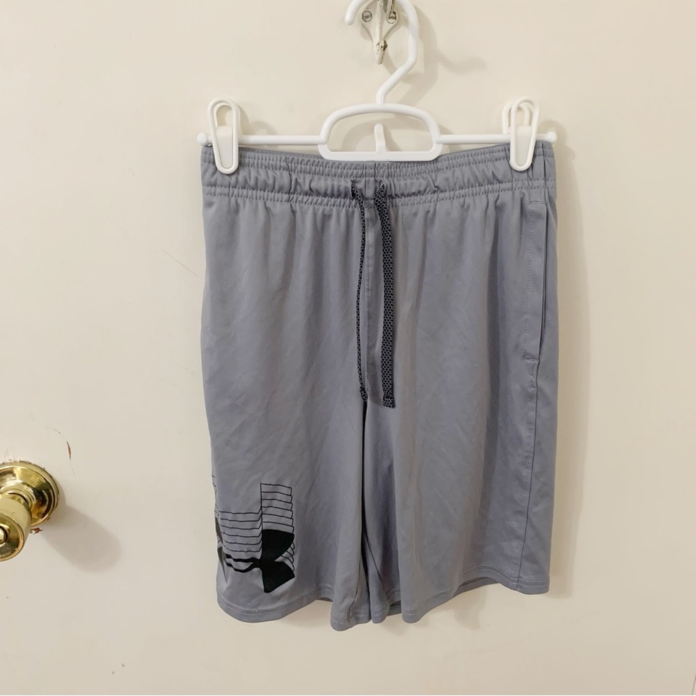 Boys Gray Under Armour heatgear drawstring athletic shorts YMD medium